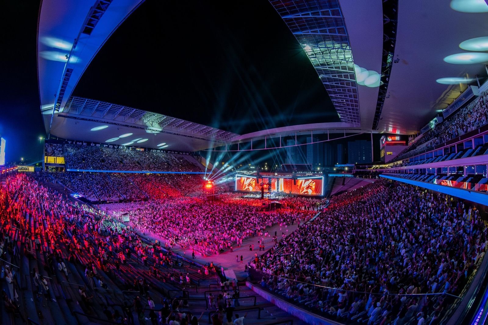 A packed Neo Química Arena on New Year’s Eve